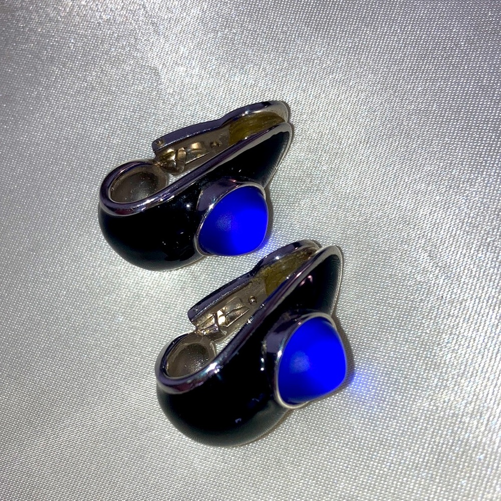 Lalique Charmante clip earring